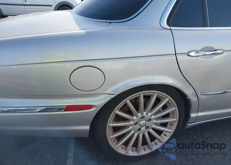 2004 Jaguar Xj Xjr z USA, uszkodzony, nr VIN SAJWA73B94TG30153